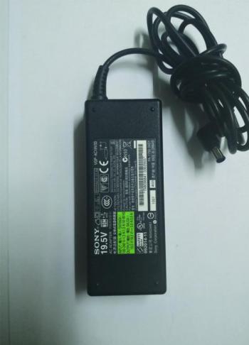Sony VGP-AC19V33 19.5V 3.9A Orijinal Adaptör